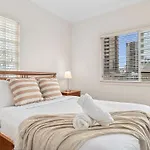 Stylish Coastal Retreat In The Heart Of Broadbeach