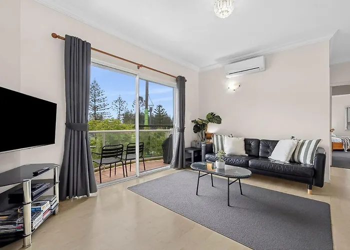 Stylish Coastal Retreat In The Heart Of Broadbeach