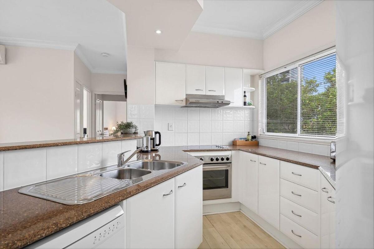 Apartment Stylish Coastal Retreat In The Heart Of Broadbeach