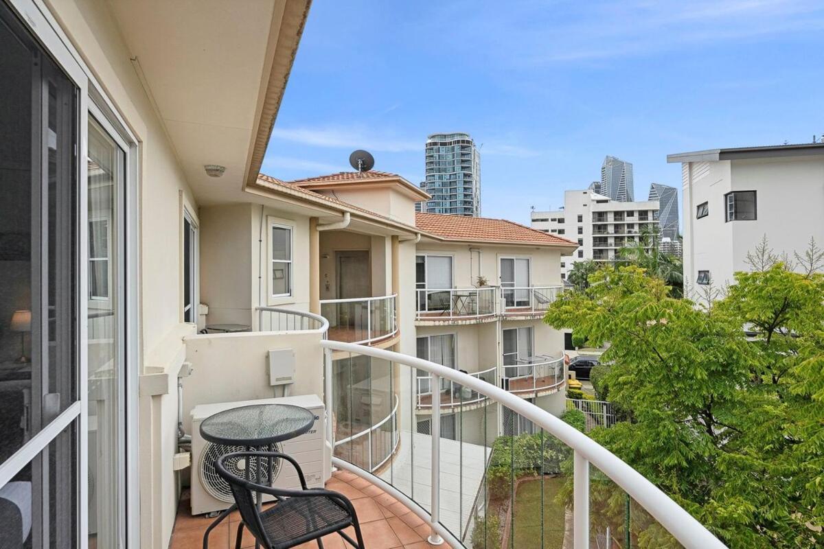 Stylish Coastal Retreat In The Heart Of Broadbeach Apartment *