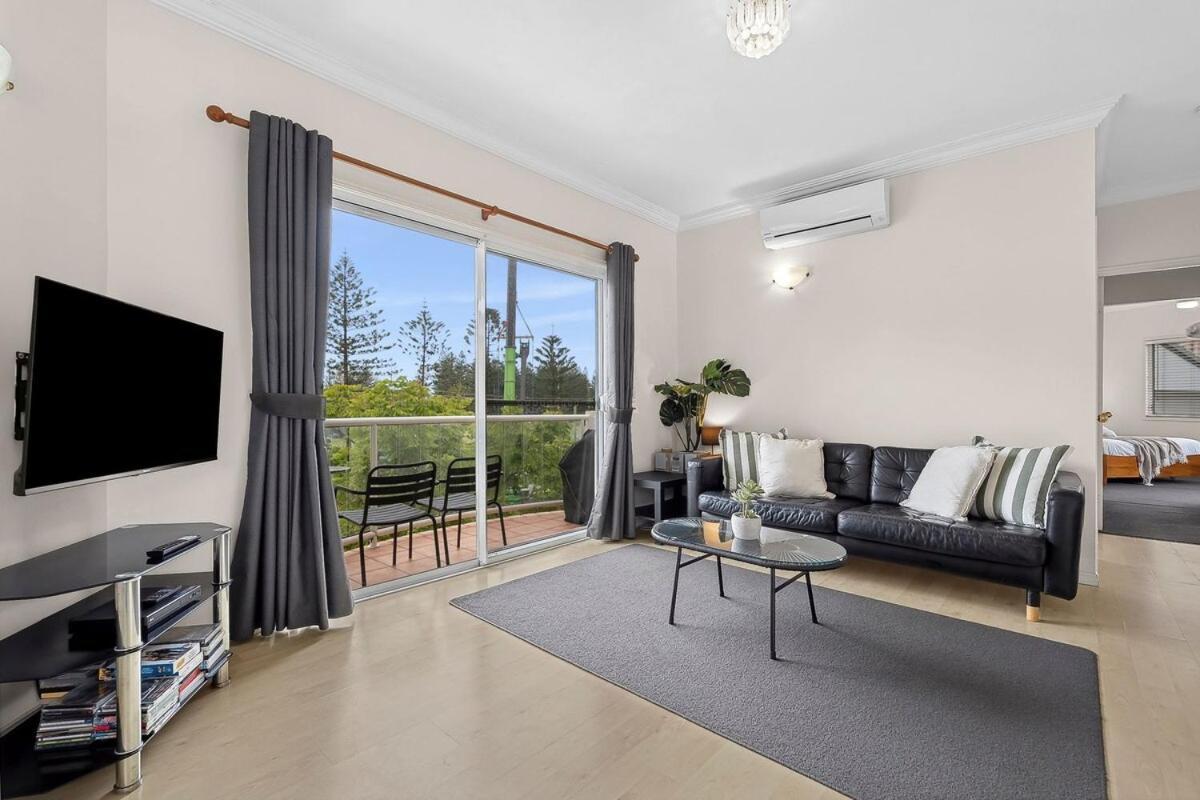 Stylish Coastal Retreat In The Heart Of Broadbeach Gold Coast